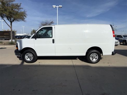 Used 2023 GMC Savana 2500 w/ Driver Convenience Package image 3