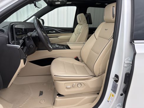 Used 2024 Cadillac Escalade ESV Premium Luxury w/ Performance Package AWD/4WD image 21