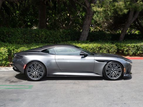 Used 2024 Aston Martin DB12 Coupe RWD image 25
