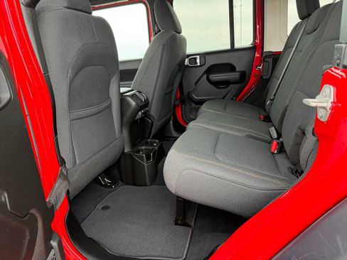 Used 2024 Jeep Wrangler Unlimited Sport AWD/4WD image 8