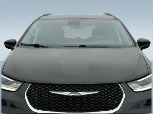 Used 2021 Chrysler Pacifica Touring FWD image 37