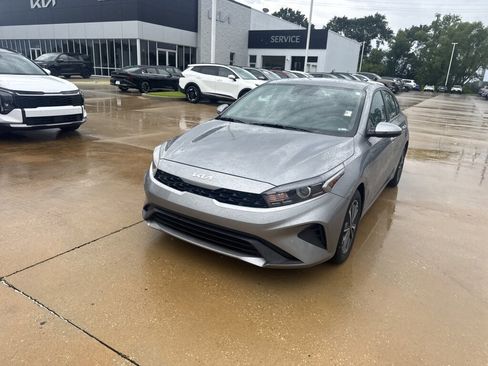 Used 2024 Kia Forte LXS w/ LXS Technology Package FWD image 5