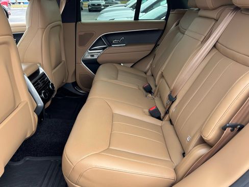 Used 2025 Land Rover Range Rover SE AWD/4WD image 18