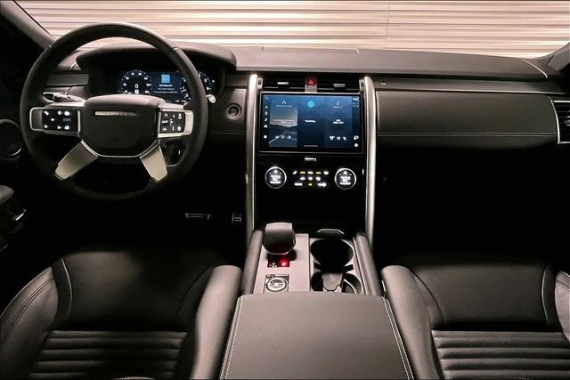 Certified 2025 Land Rover Discovery Dynamic SE AWD/4WD image 18