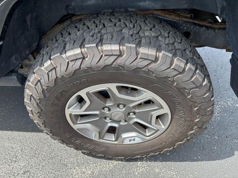 Used 2016 Jeep Wrangler Unlimited Rubicon w/ Dual Top Group AWD/4WD image 8
