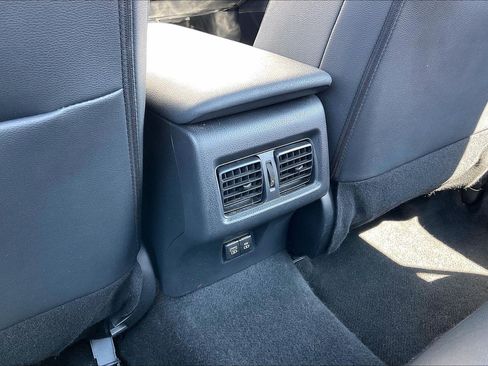 Used 2025 Toyota Camry SE FWD image 37