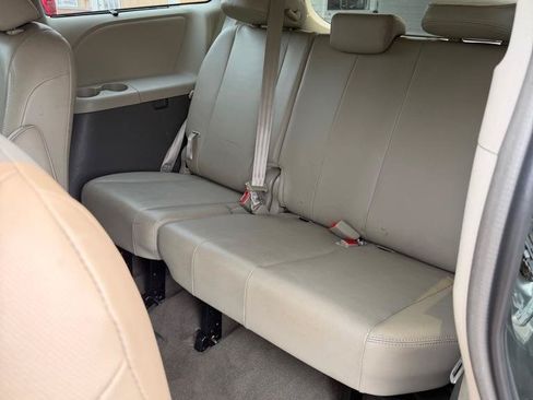 Used 2012 Toyota Sienna XLE FWD image 14