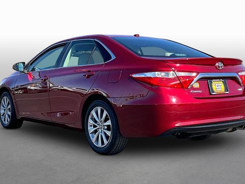 Used 2017 Toyota Camry XLE w/ Moonroof Package FWD image 9