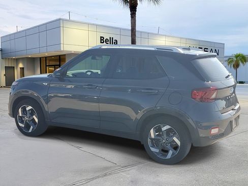 Used 2024 Hyundai Venue Limited FWD image 3