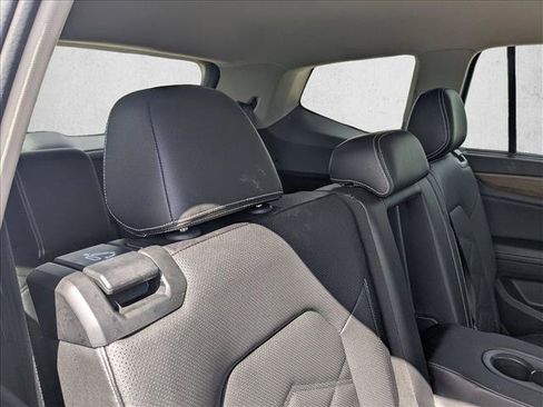 Used 2025 Volkswagen Atlas SE FWD image 17
