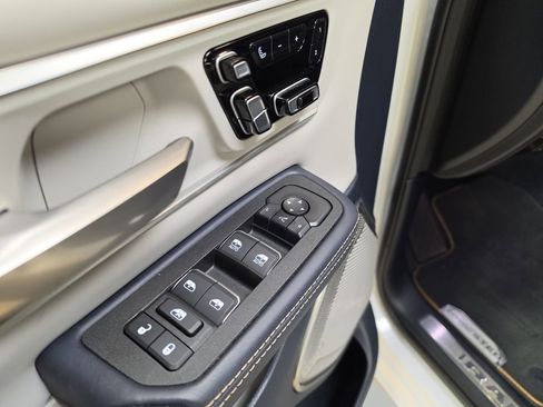 Used 2025 RAM 1500 Tungsten AWD/4WD image 15