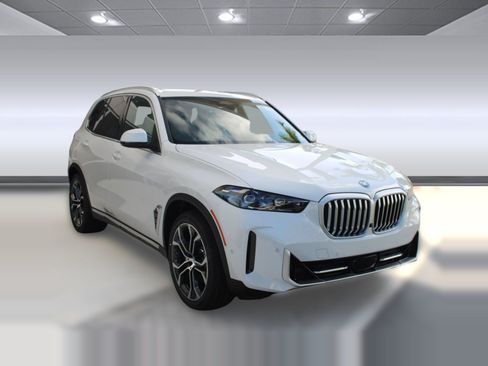 Used 2026 BMW X5 xDrive50e AWD/4WD image 7