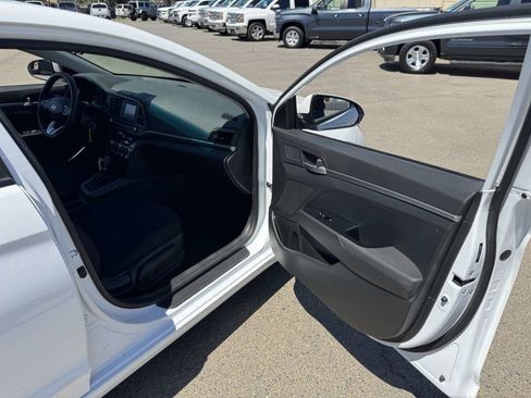 Used 2020 Hyundai Elantra SE w/ Cargo Package (C1) FWD image 14