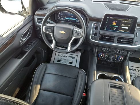 Used 2023 Chevrolet Suburban Premier image 16
