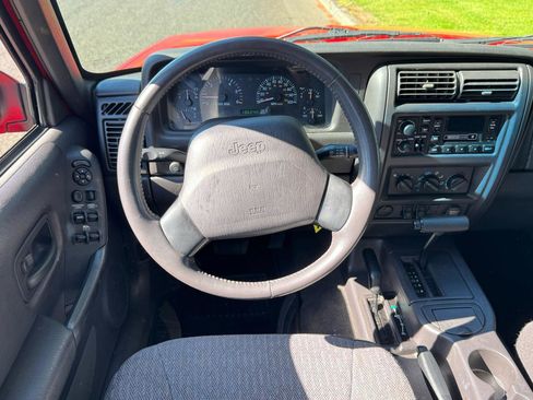 Used 2000 Jeep Cherokee Sport AWD/4WD image 16