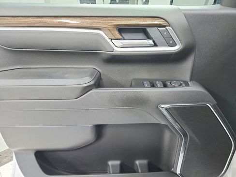 Used 2025 Chevrolet Silverado 1500 LT AWD/4WD image 35