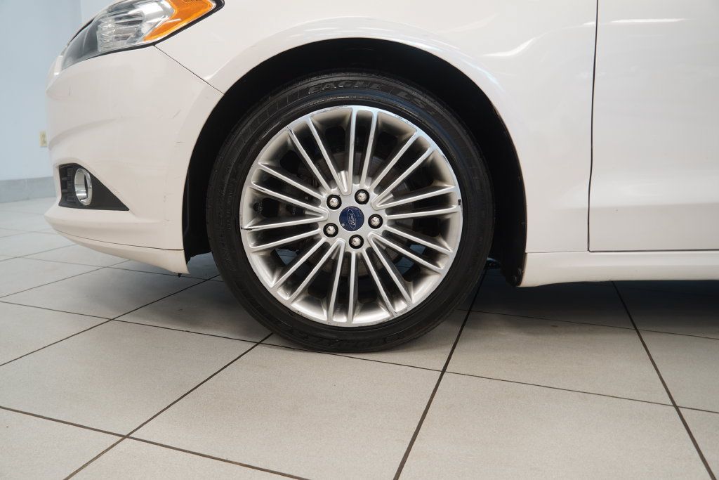 Used 2014 Ford Fusion SE w/ Equipment Group 202A FWD image 10