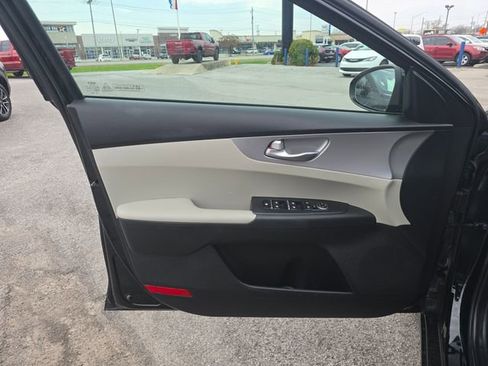 Used 2023 Kia Forte LXS w/ LXS Technology Package FWD image 11