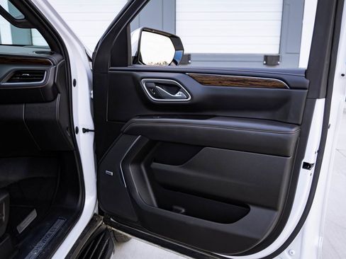 Used 2021 Chevrolet Tahoe Premier w/ Premium Package image 24