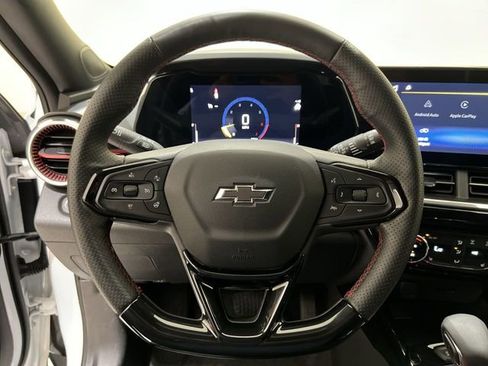 Used 2025 Chevrolet Trax RS FWD image 10