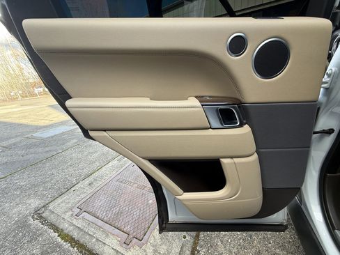 Used 2017 Land Rover Range Rover Sport HSE image 31