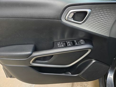 Used 2023 Kia Soul LX w/ Option Group 015 FWD image 27
