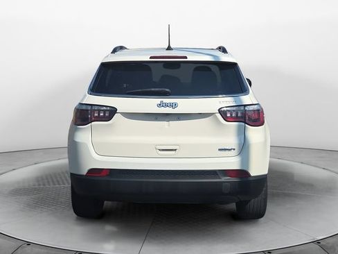Used 2018 Jeep Compass Latitude w/ Popular Equipment Group FWD image 4