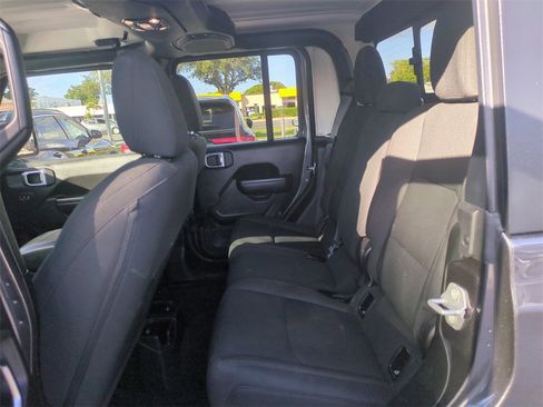 Used 2023 Jeep Gladiator Sport image 15