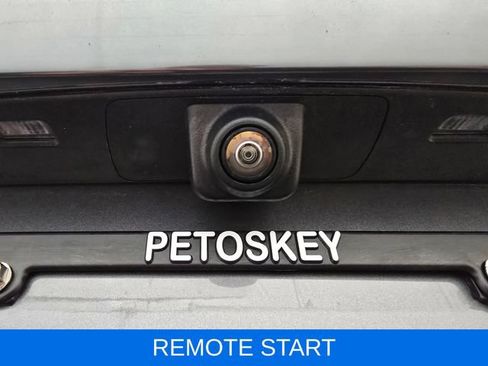 Used 2022 GMC Yukon XL AT4 w/ Technology Package AWD/4WD image 10