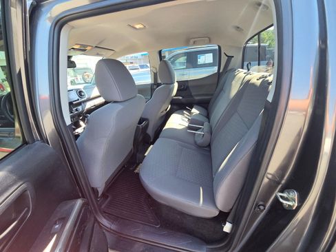 Used 2020 Toyota Tacoma SR5 AWD/4WD image 10