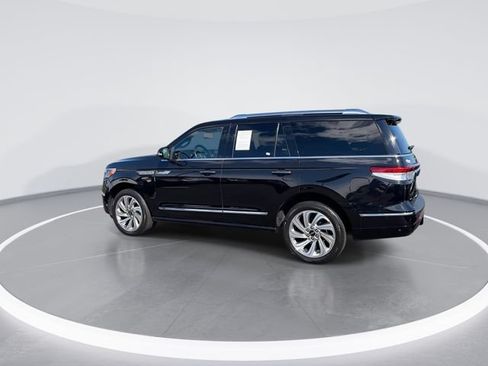 Used 2024 Lincoln Navigator Reserve AWD/4WD image 6