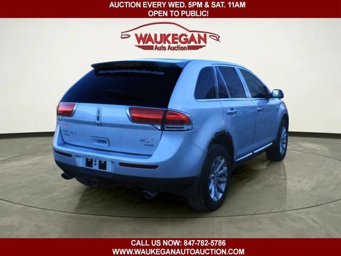 Used 2011 Lincoln MKX AWD w/ Sight & Sound Pkg image 3