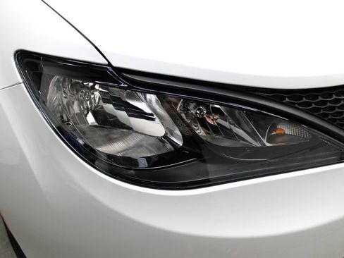 New 2026 Chrysler Voyager LX image 34