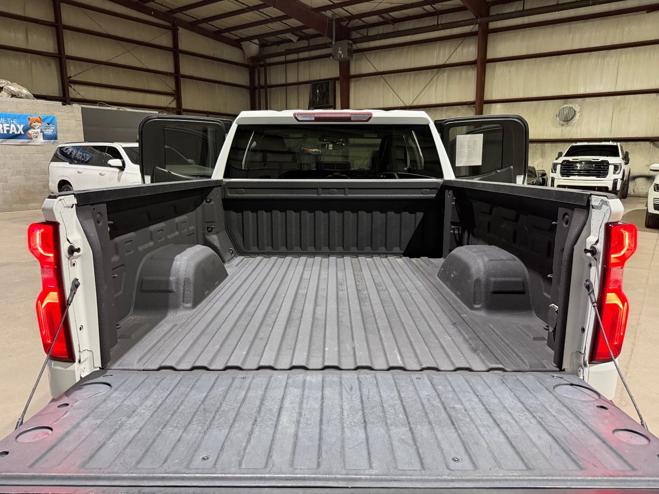 Used 2020 Chevrolet Silverado 1500 Custom w/ Custom Value Package AWD/4WD image 19