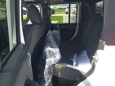 New 2025 Jeep Gladiator Sport image 13