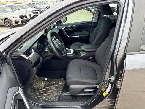 Used 2021 Toyota RAV4 LE FWD image 19