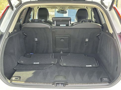 Used 2025 Volvo XC60 B5 Plus image 24