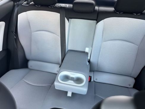 Used 2022 Toyota Prius L Eco FWD image 30