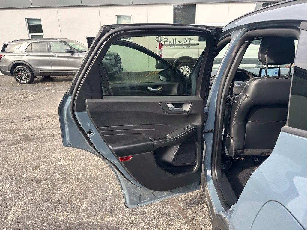Used 2025 Ford Escape ST-Line Select AWD/4WD image 13