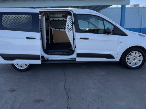 Used 2018 Ford Transit Connect XLT image 3
