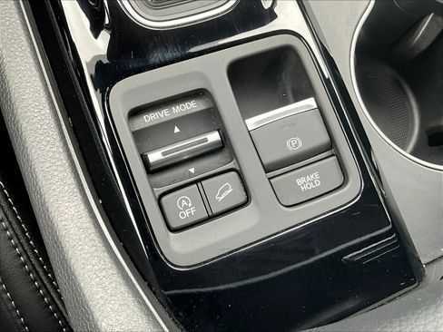 Used 2025 Honda Pilot Touring image 38
