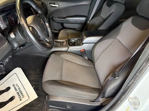 Used 2017 Dodge Charger SE w/ Power Sunroof Group image 19