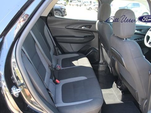 Used 2023 Chevrolet TrailBlazer LT w/ Convenience Package FWD image 12
