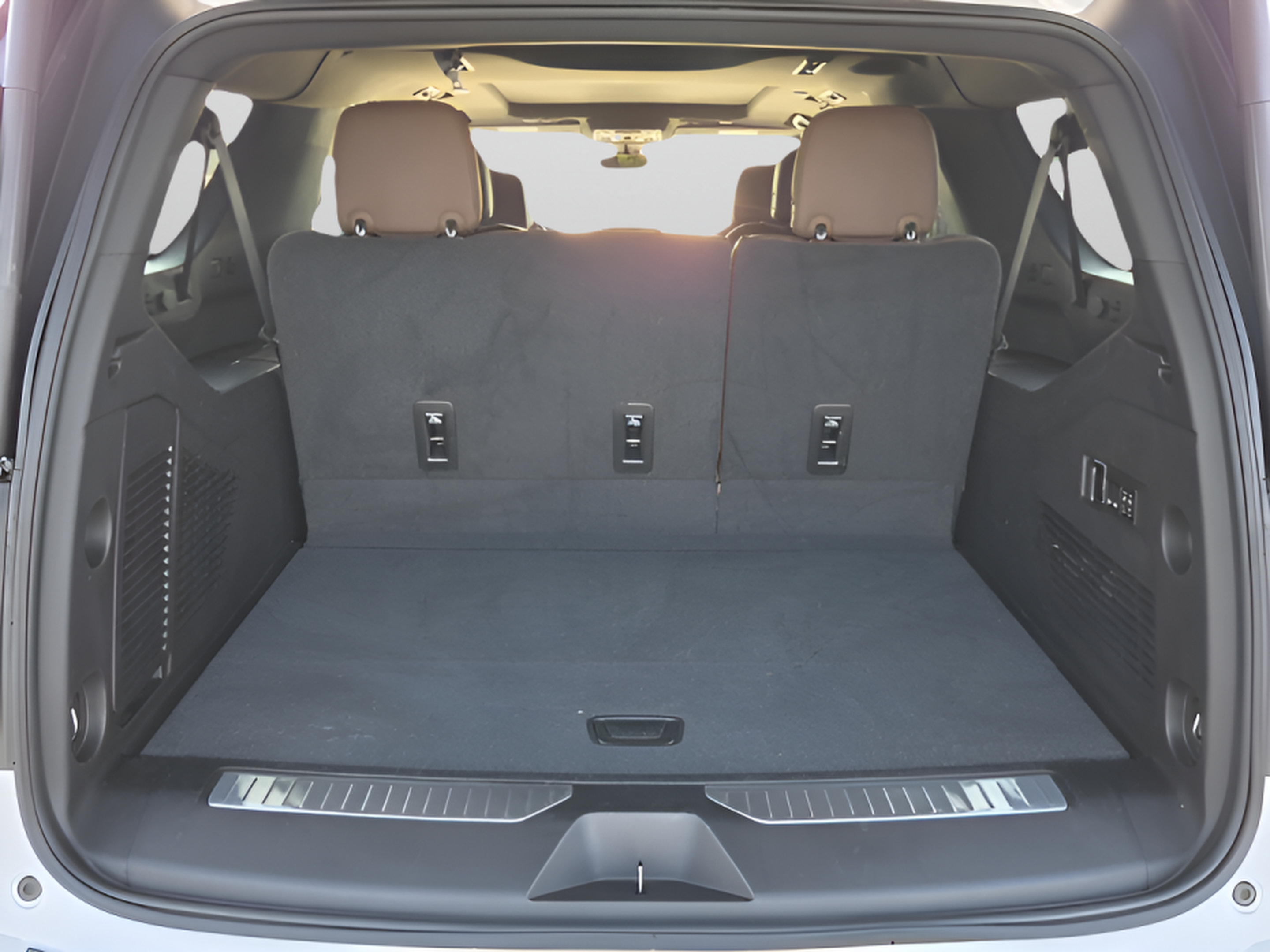 Used 2022 Chevrolet Suburban High Country RWD image 13