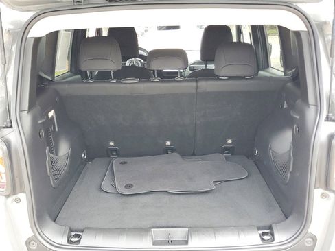 Used 2019 Jeep Renegade Latitude image 8