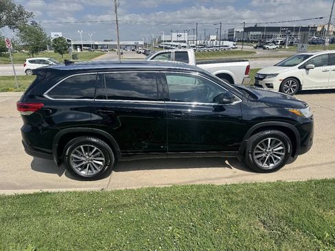 Used 2018 Toyota Highlander XLE AWD/4WD image 6