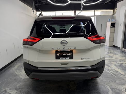 Used 2023 Nissan Rogue SV image 9