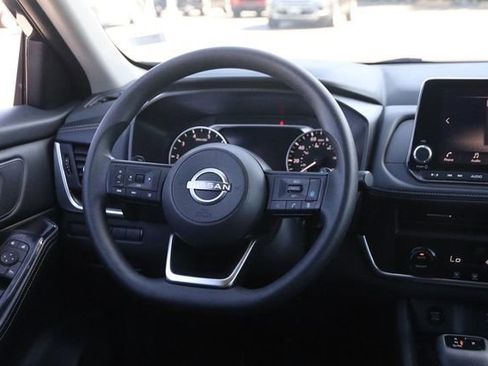 Used 2024 Nissan Rogue SV FWD image 23