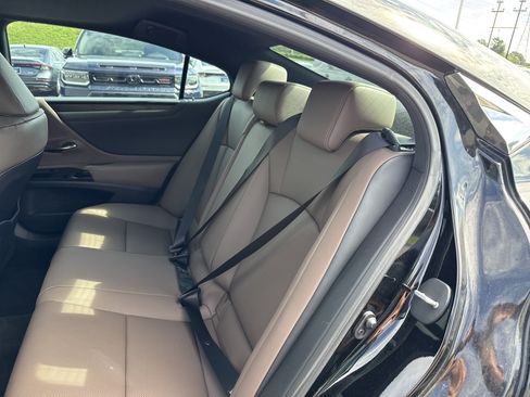 Used 2024 Lexus ES 350 w/ Premium Package FWD image 32