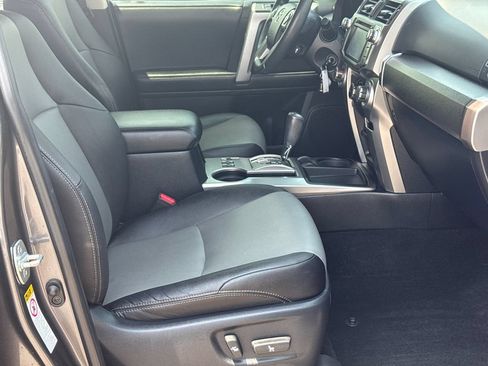Used 2018 Toyota 4Runner SR5 Premium RWD image 13